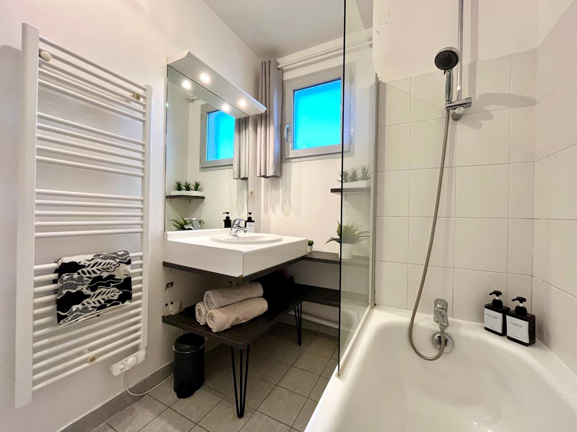 Bngo I Immense Rooftop Lyon I 2 Chambres, 4 Places Parkings, 2 Immenses Terrasses, 8 Personnes Exterior foto